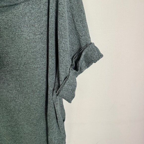 Easel Women's Oversized Cowl Neck Short Sleeve Sweater Size 1X NEW!! - Picture 4 of 7
